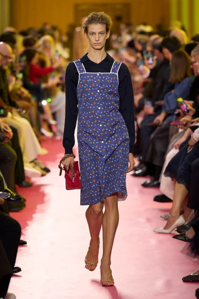 Look 17